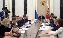 Глава Минстроя России доложил Президенту страны о расселении из аварийного жилья